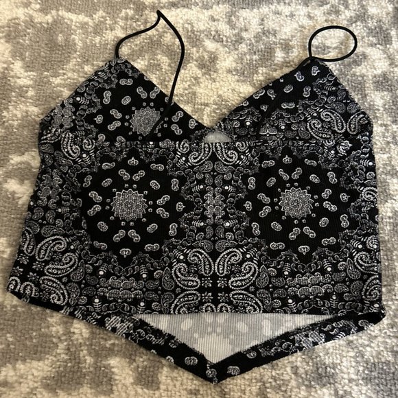 Justify Black and White Paisly Print String Strap Tank Crop Top Medium - Picture 2 of 3